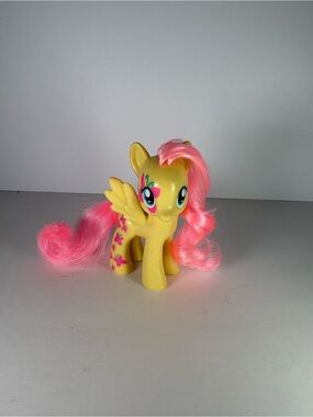 MLP G4 Fluttershy Cutie Mark Magic 2015 Yellow Pony Pink Hair 3" Cleaned 50211
